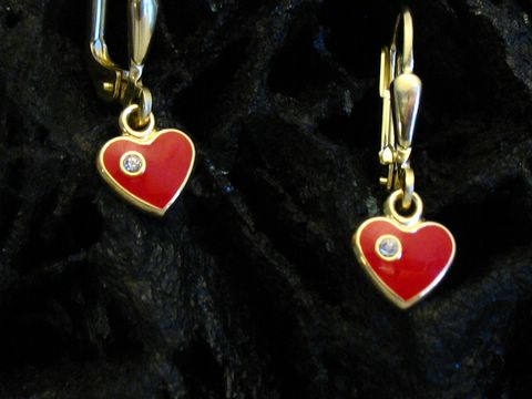 Herz emaillierte Gold Ohrhänger mit Kristall für Kinder, Hersteller Juwelier Harnisch, zierliche Ohrringe in Herzform mit einer roten Emaille-Oberfläche und funkelndem Kristall.