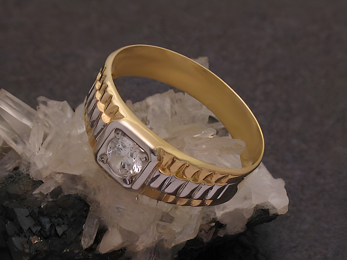 Ring Gold prächtig Zirkonia Gr. 64,5 Hersteller Juwelier Harnisch über Gr. 60/19 glänzender goldener Ring mit einem quadratischen Zirkonia in der Mitte und eleganter Bandverzierung.