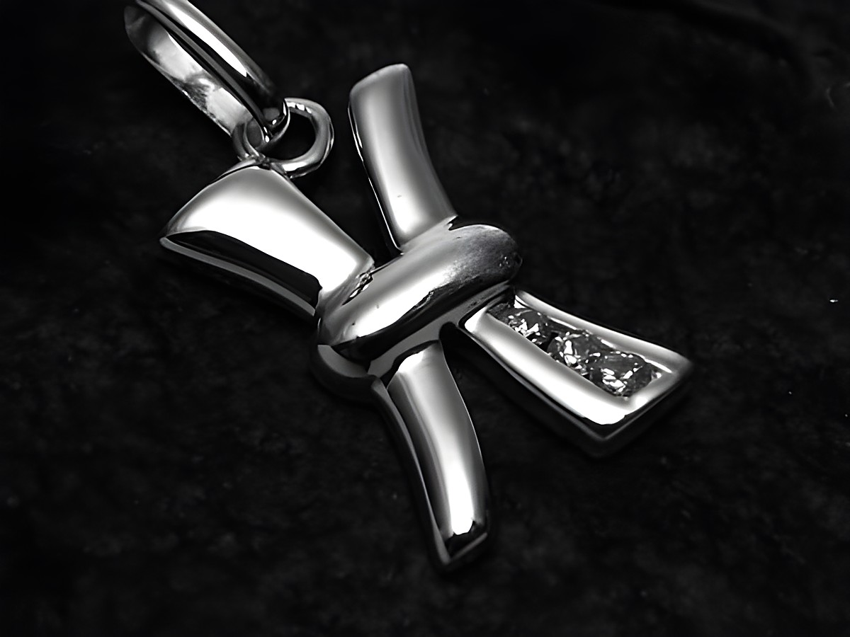 Buchstaben Anhänger X aus Sterling Silber mit Zirkonia, Hersteller Juwelier Harnisch, elegantes Design in glänzender Ausführung. Ideal als Schmuckstück oder Geschenk.