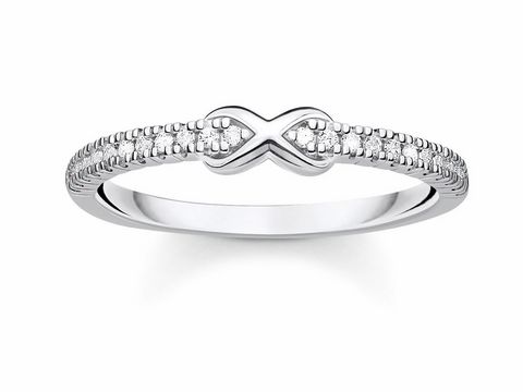 Silberner Ring von Thomas Sabo in Größe 56 mit klaren Zirkonia, dekoriert mit einem Unendlichkeitssymbol in der Mitte. Elegant und zeitlos im Design.