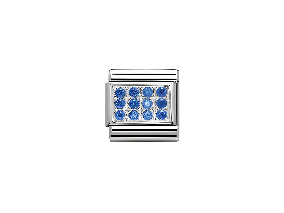 Ein silberner Charm von Nomination mit der Bezeichnung Classic 330307 04 in Blau, verziert mit Zirkonia-Steinen, die in einem attraktiven Muster angeordnet sind.