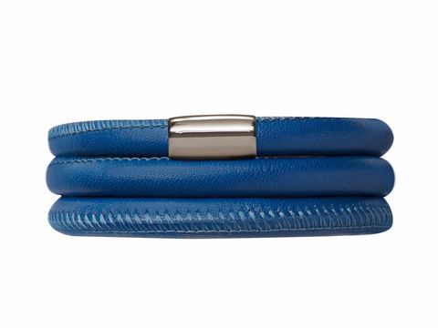 Endless Lederarmband 12116-57 cm Blue Sapphire Triple aus hochwertigem Edelstahl Silber, dreifach geschichtet, in stilvollem blauen Design, ideal für modebewusste Träger.