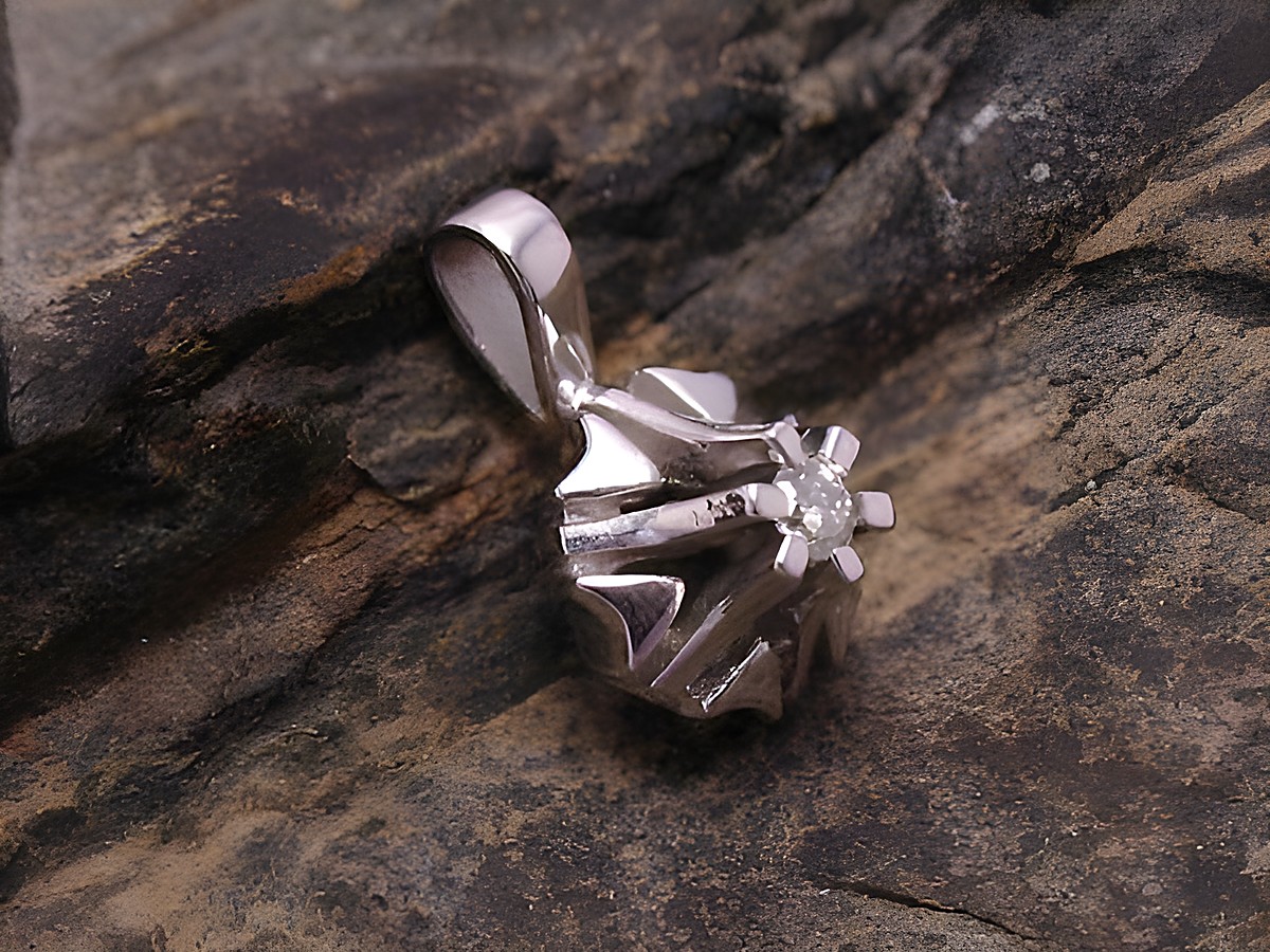 Weißgold Anhänger verspielt aus Weißgold 585 mit Brillant, Hersteller Juwelier Harnisch, mit funkelnden Diamanten und Brillianten, kunstvoll designt und elegant.