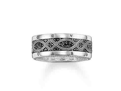 Silberner Ring von Thomas Sabo mit Zirkonia in schwarz, Modell TR2006-051-11-56, Größe 56, kunstvoll verziertes Design mit eingearbeitetem Schriftzug.