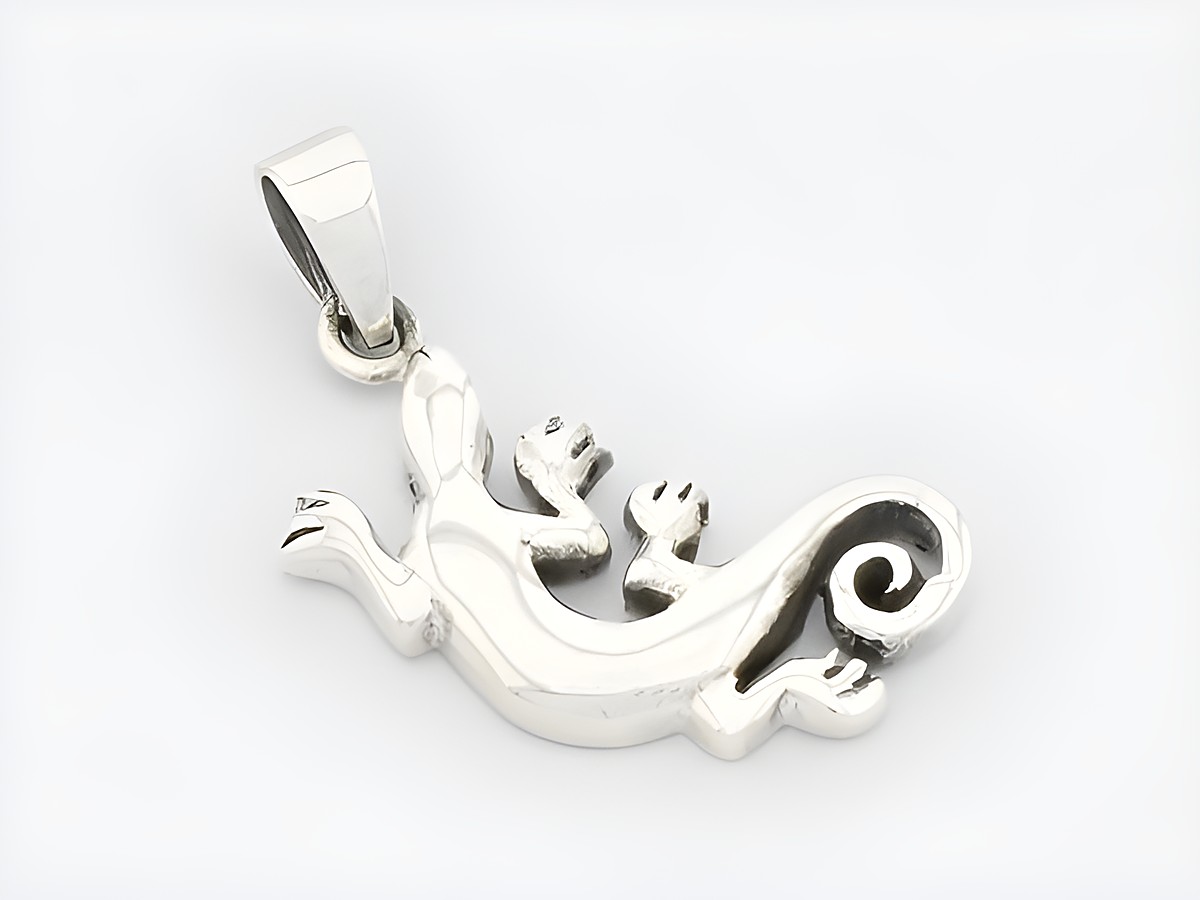 Edelstahl Anhänger in Form einer Echse aus Sterling Silber, schlicht gestaltet, Hersteller Juwelier Harnisch, ideal für Tierliebhaber.