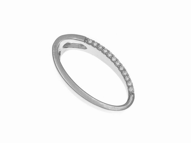 Anhänger aus hochwertigem rhodiniertem Sterling Silber in Form des Buchstabens O, poliert und mit Zirkonia verziert, Hersteller Juwelier Harnisch.