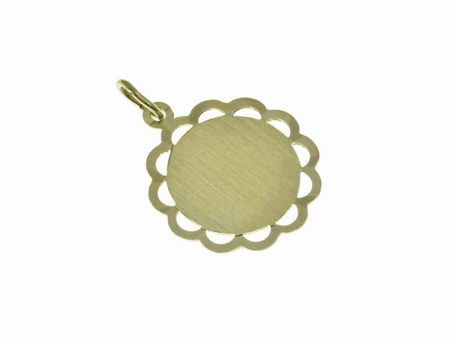 Gravurplatte aus Gold 333 mit einem Durchmesser von 21 x 18 mm, gefertigt von Juwelier Harnisch, mit einem gewellten Rand für individuelle Gravuren. Ideal als persönliches Schmuckstück.