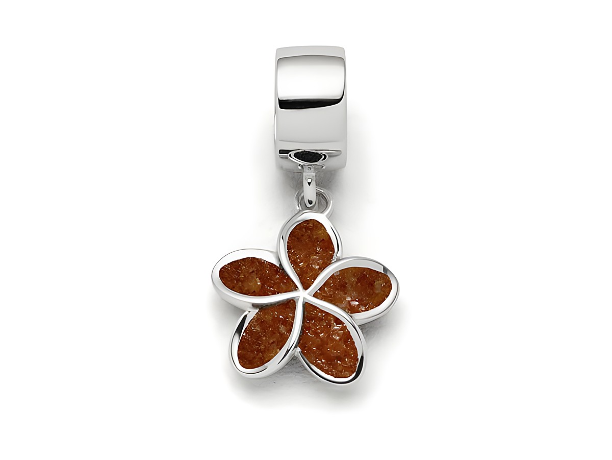 Sterling Silber Charm in Form einer Plumeria Blüte mit Bernsteinsandfüllung, glänzende Oberfläche und filigrane Details, ideal für Schmuckliebhaber und individuell gestaltbaren Schmuck.