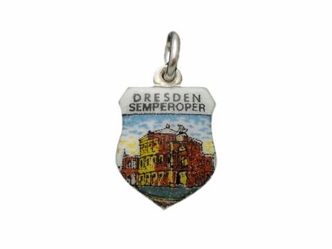 Silber Anhänger mit dem Wappen von Deutschland, auf dem die Semperoper in Dresden abgebildet ist. Hersteller Juwelier Harnisch aus Sachsen.