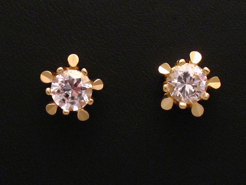 Ohrringe Zirkonia Gold Ohrstecker von Hersteller Juwelier Harnisch mit glitzernden Zirkonia-Steinen, die von einer filigranen goldenen Fassung gehalten werden.