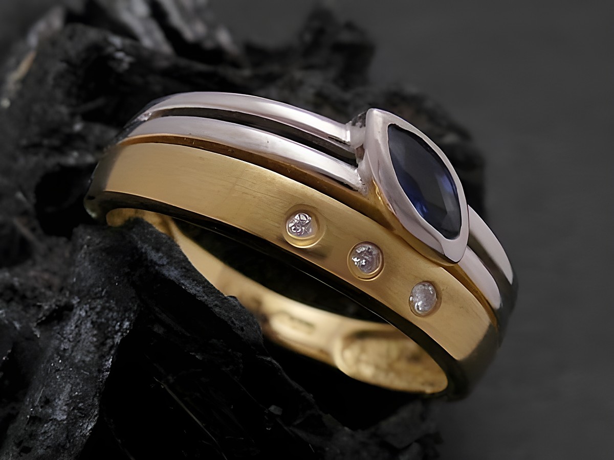 Eleganter Gold Ring aus 585er bicolor Gold mit Safir und Brillant, Größe 54, Hersteller Juwelier Harnisch, ideal für besondere Anlässe und stilvolle Auftritte.