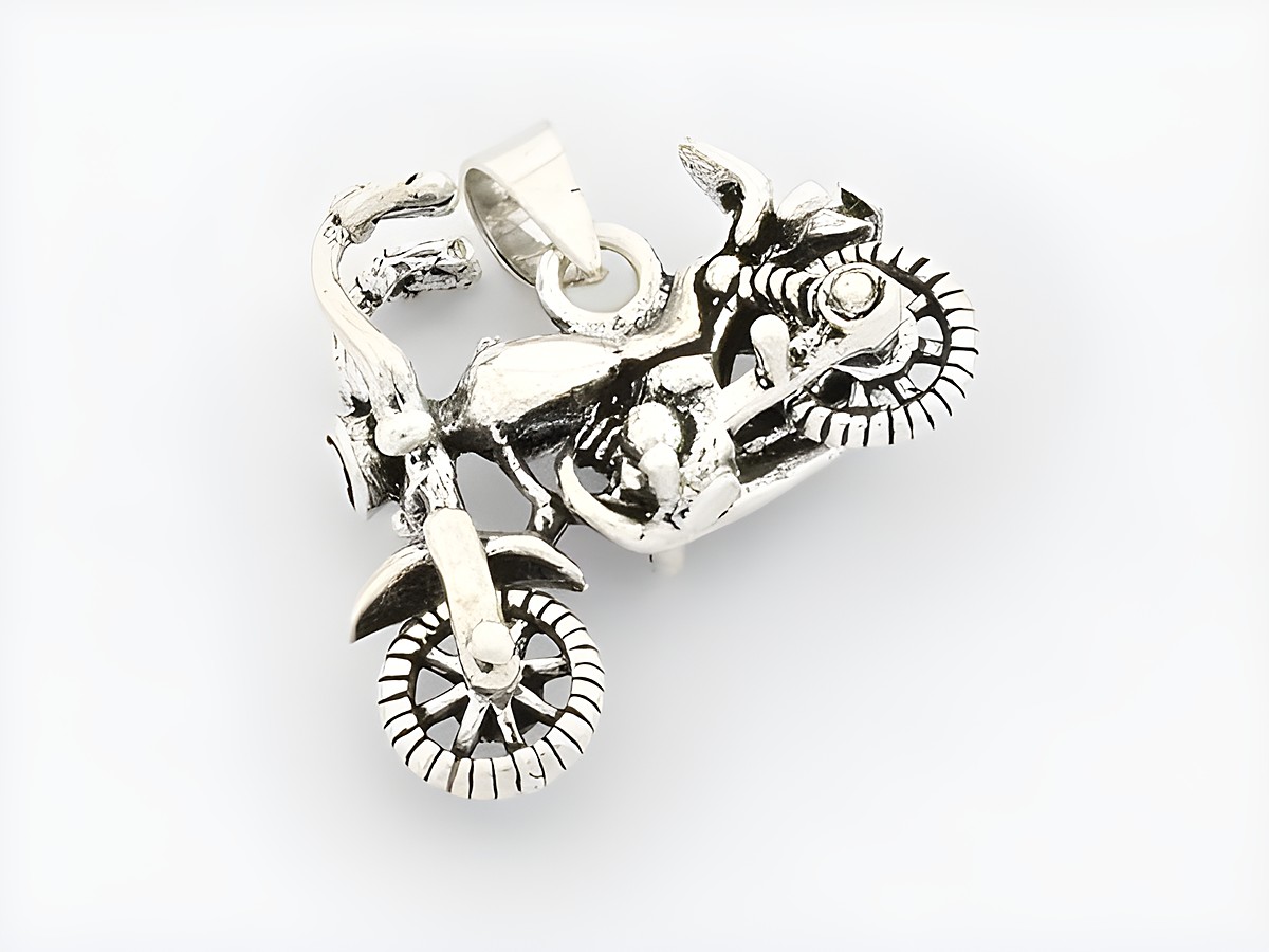 Anhänger Motorrad aus Sterling Silber in Form eines Choppers, Hersteller Juwelier Harnisch, detailreiche Ausführung für Fahrzeugliebhaber.
