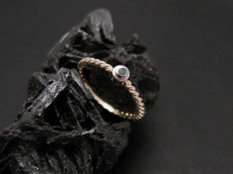 44407-0 Gold Ring fein Gold 333 mit einem Smaragd in Größe 51 vom Hersteller Juwelier Harnisch, geeignet bis Größe 52/17.