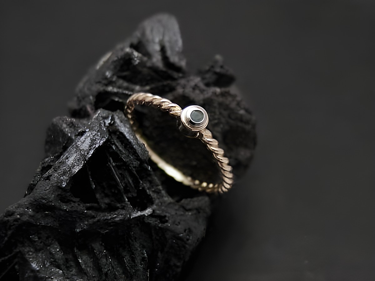 Gold Ring fein Gold 333 mit einem Smaragd in Größe 51 vom Hersteller Juwelier Harnisch, geeignet bis Größe 52/17.