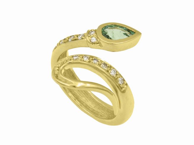 Gelbgold Ring in Schlangenform, 585er Gelbgold, besetzt mit einem Smaragd und 0,19 ct Brillanten, Größe 53, Hersteller Juwelier Harnisch, bis Größe 52/17.