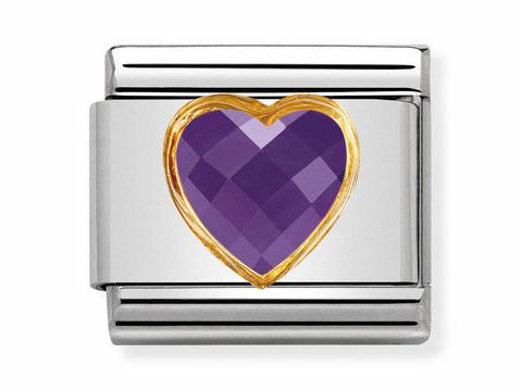 Facettierter violetter Zirkonia in Herzform, umrahmt von einer goldenen Linie, auf einem silbernen Armbandclip von Nomination, Modell Composable Classic.