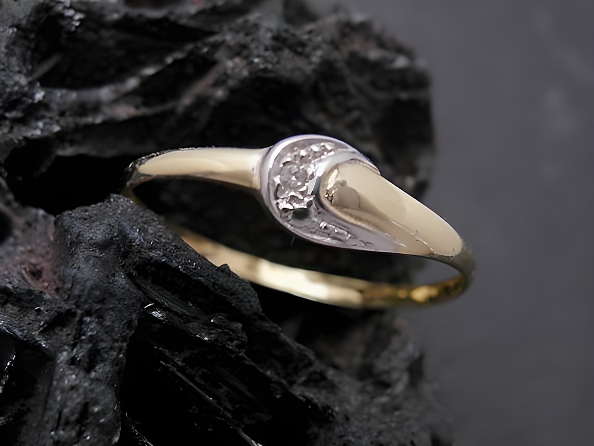 Zierlicher Goldring in Bicolor mit Gold 585 und Diamant, Größe 50, Hersteller: Juwelier Harnisch, exquisit und elegant gestaltet.