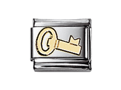 Ein Schlüssel aus Gold auf einem silbernen Hintergrund, entworfen von Nomination im Stil Classic DAILY LIFE, ideal für individuelle Armbänder und Schmuck.
