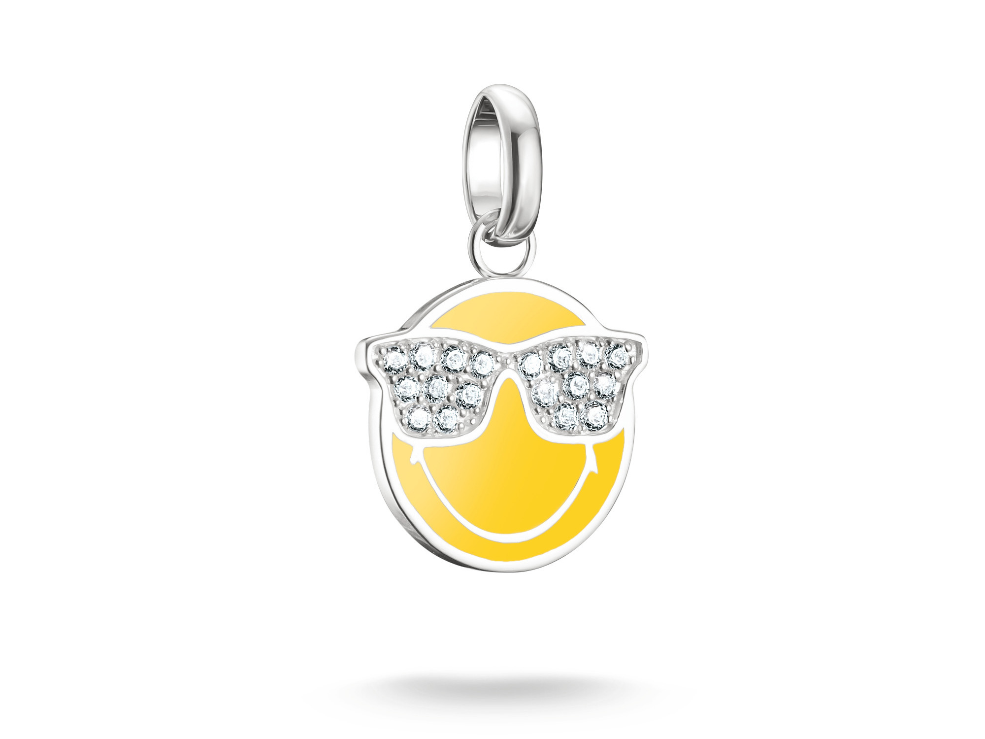 Charm mit einer gelben Smiley-Gesichtsdarstellung, die mit glitzernden Sonnenbrillen verziert ist. Hergestellt von Thomas Sabo und Teil der SMILEYWORLD Kollektion. Ideal für Schmuckliebhaber.