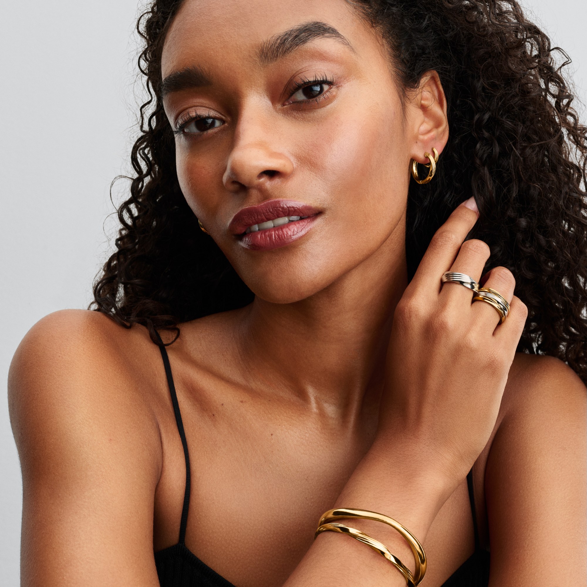 Pandora ESSENCE - verdrehte Ohrringe - Gelbgold Vergoldung – Ansicht 4
