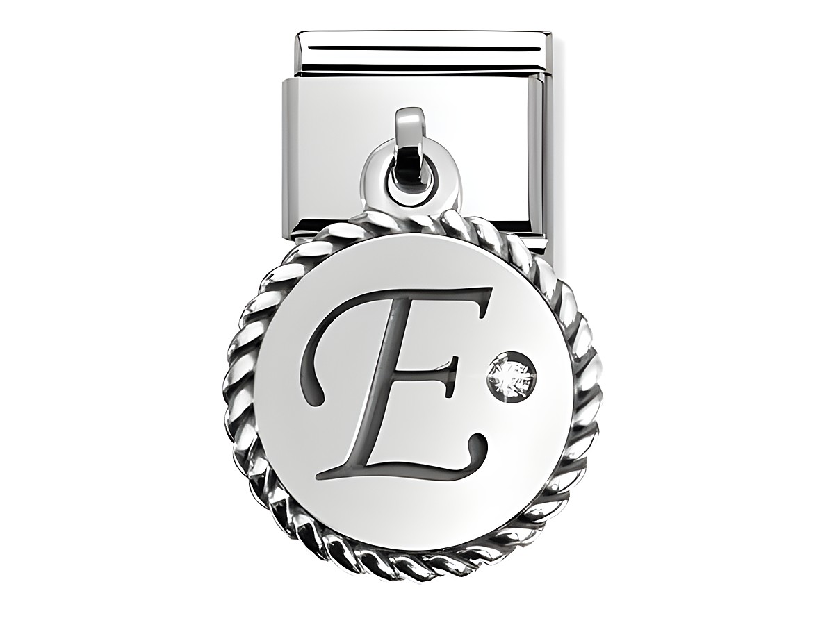 Silberner Buchstabe E von Nomination in CHARMS LETTERS Design mit einem kleinen Kristall, umgeben von einer geflochtenen Kante, ideal für personalisierte Schmuckstücke.