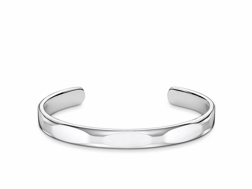 Eleganter Thomas Sabo Armreif AR098-001-21-L17 aus Sterling Silber, schmuckvoll und glänzend, ideal für Gravuren und eine stilvolle Ergänzung für jedes Outfit.