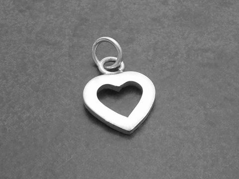 Herzförmiger, polierter und schlichter Anhänger aus Sterling Silber, flach, Hersteller Juwelier Harnisch. Ideal für persönliche Schmuckstücke oder Geschenke.