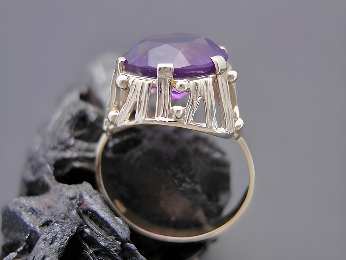 Goldring bewundernswert Gr. 56 mit Amethyst und Gold 333, Hersteller Juwelier Harnisch, bis Gr. 56/18. Elegantes Schmuckstück mit kunstvoller Fassung. – Ansicht 2