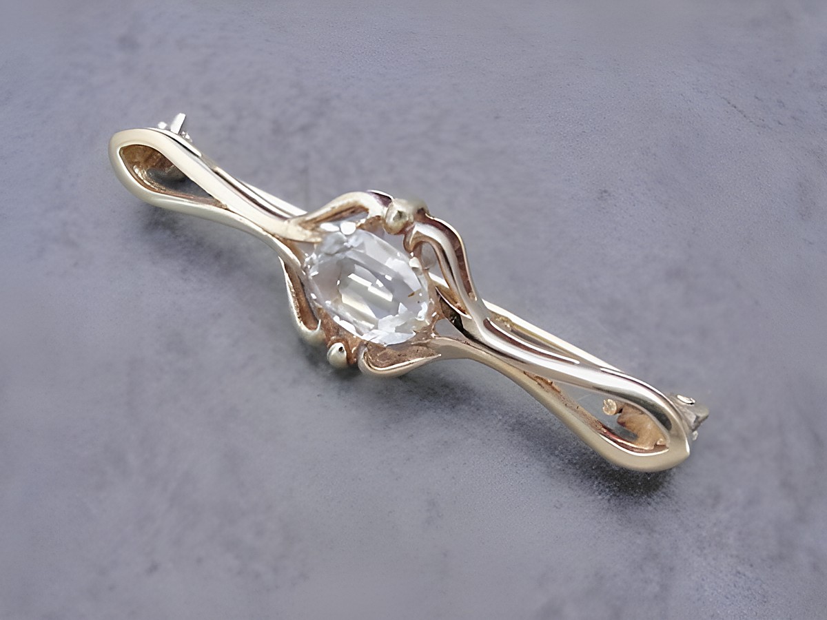 Gold auf Silber Brosche mit vornehmer Gestaltung, verziert mit einem Bergkristall, Hersteller Juwelier Harnisch, elegantes Schmuckstück für besondere Anlässe.
