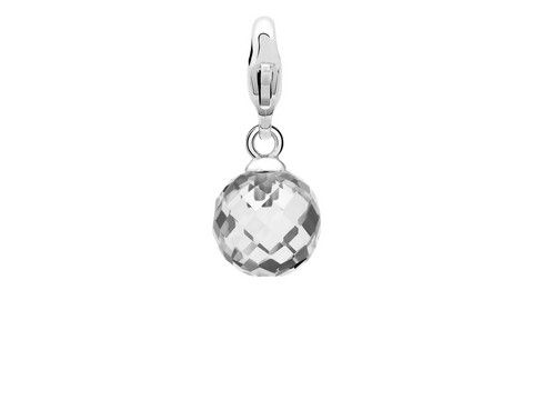 Der Ti Sento Silber Charm Glitter Rock White 8165ZI zeigt eine elegante, facettierte Glaskugel in strahlendem Weiß, befestigt an einem stilvollen Karabinerverschluss, ideal für personalisierte Schmuckstücke.