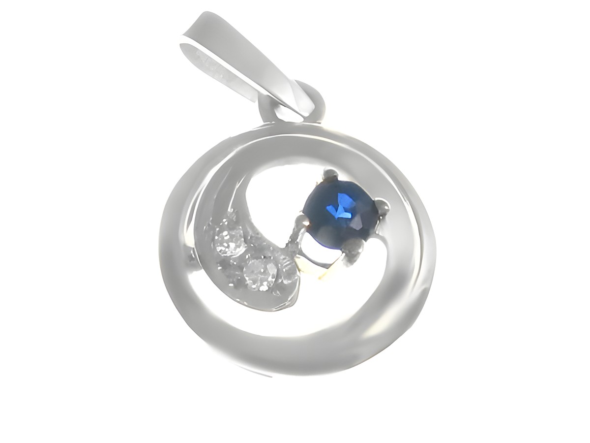 Rund-Diamant Gold 585 Anhänger aus Weißgold mit Saphir und kleinen Diamanten, hergestellt von Juwelier Harnisch, elegante Form und glänzende Oberfläche.