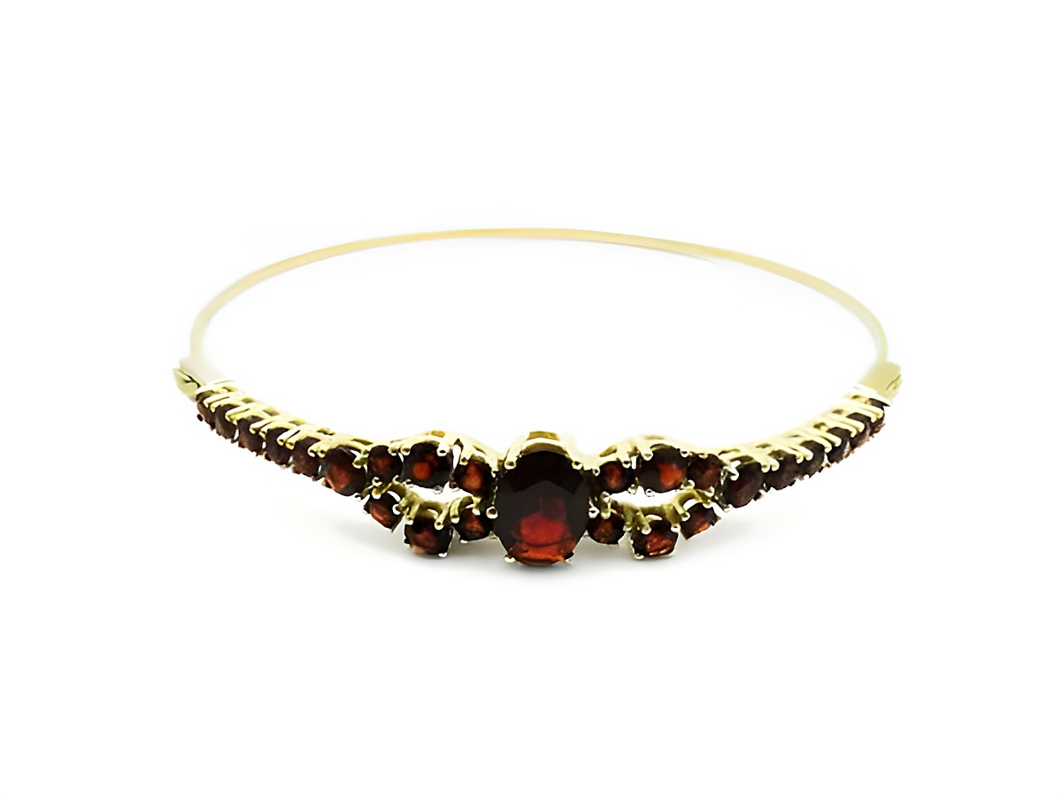 Granat Schmuck Armreifen 18 cm für Damen in Gold mit eleganten Granatsteinen, Hersteller Juwelier Harnisch, hochwertiger Gold Armreifen für stilbewusste Frauen.