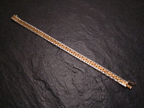 Armband aus Gold 585 mit einer Länge von 20,5 cm, DESIGNERSTÜCK vom Juwelier Harnisch, elegant und zeitlos in einem schlichten Design.