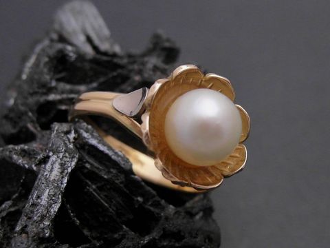 Gold Perlen Ring mit Blühte in Größe 52, Zuchtperle 6,9 mm, Gold 750, Goldring von Juwelier Harnisch, bis Größe 52/17.