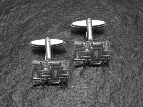Manschettenknöpfe SILBER - Design vom Feinsten - mit einem eleganten, strukturierten Muster, hergestellt von Juwelier Harnisch, aus Echt Silber, ideal für gehobene Anlässe.
