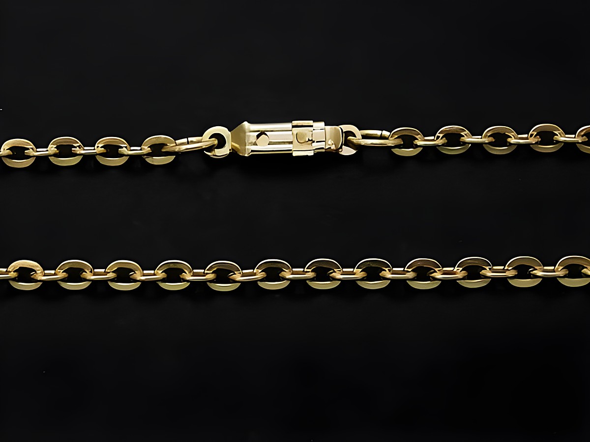 Goldfarbene Kette mit Ankerdesign in der Größe 3,1 x 3,1 mm und einer Länge von 62,5 cm, hergestellt von Juwelier Harnisch, ideal für eleganten Schmuck.