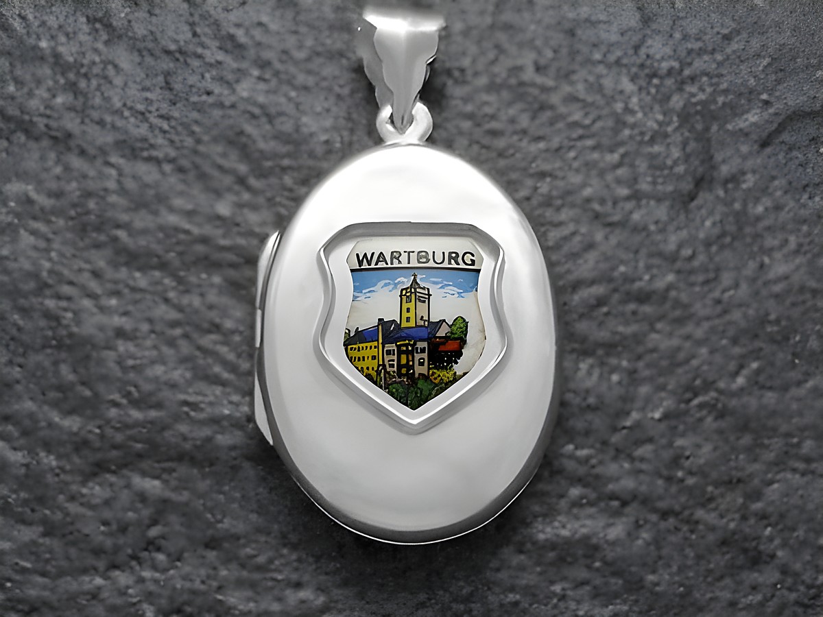 Silbernes Medaillon mit Wappen der Wartburg in Eisenach, Thüringen, Hersteller Juwelier Harnisch, zeigt das historische Wahrzeichen detailreich und farbenfroh.