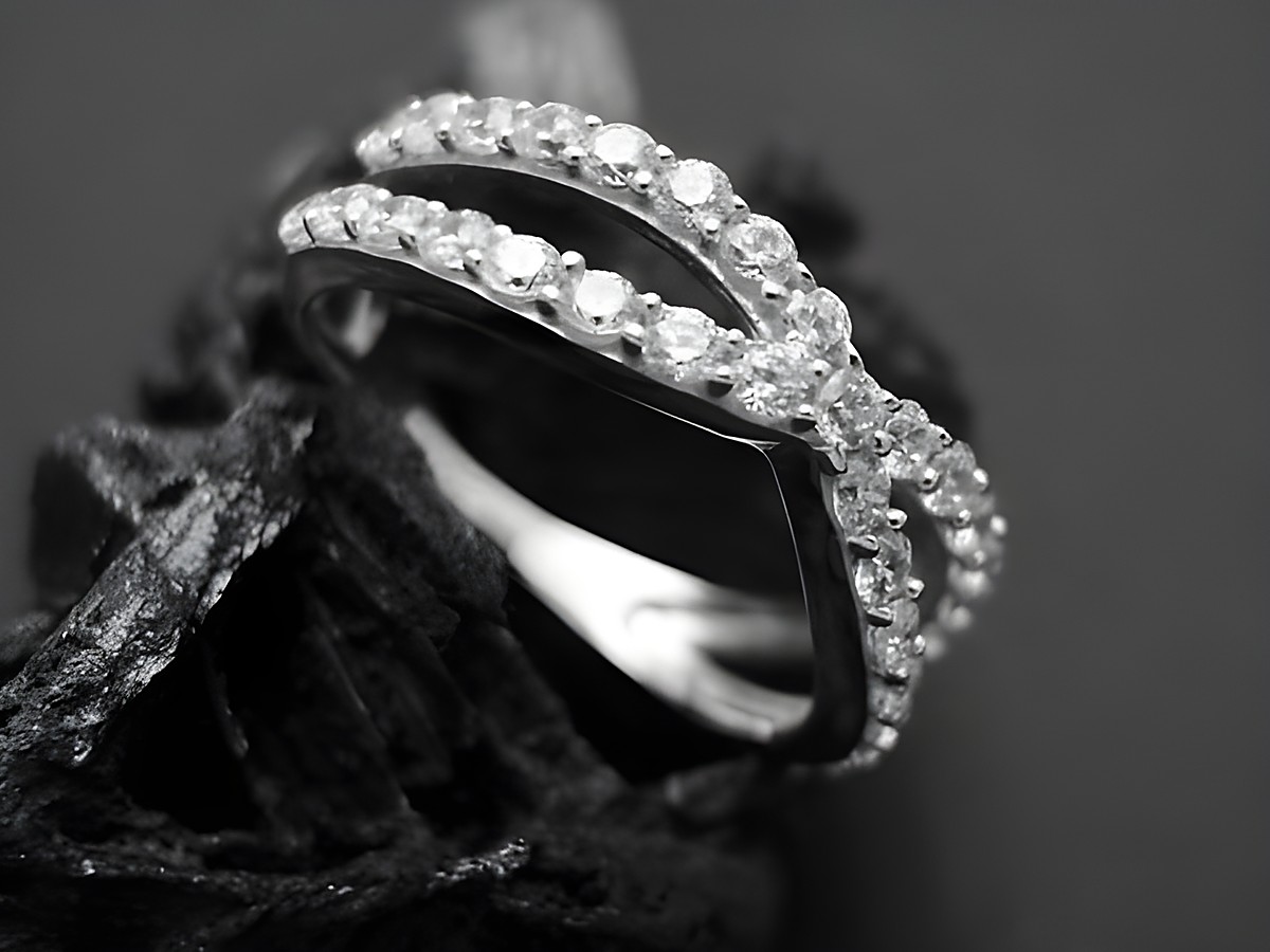 Silberring PAVÈ mit weißen Zirkonia-Steinen aus rhodiniertem Sterling Silber in Größe 54, Hersteller Juwelier Harnisch, elegantes Design mit funkelnden Elementen.