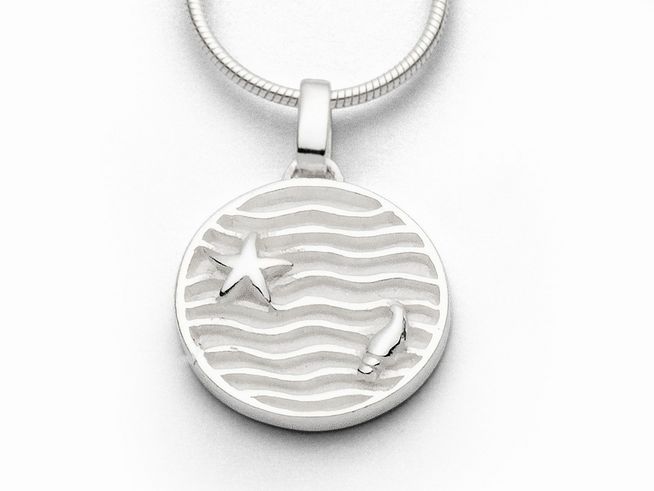 Sterling Silber Anhänger mit Strandwellen-Design, einer ausgestanzten Muschel und einem Stern, zeitlos und elegant, ideal für maritime Schmuckliebhaber.