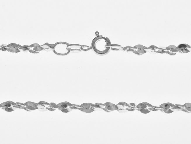 Silberkette aus Sterling Silber mit Fantasiemuster in der Größe 3,2 x 3,2 mm und einer Länge von 55 cm, hergestellt von Juwelier Harnisch, zeigt vielfältige Kettenmuster.