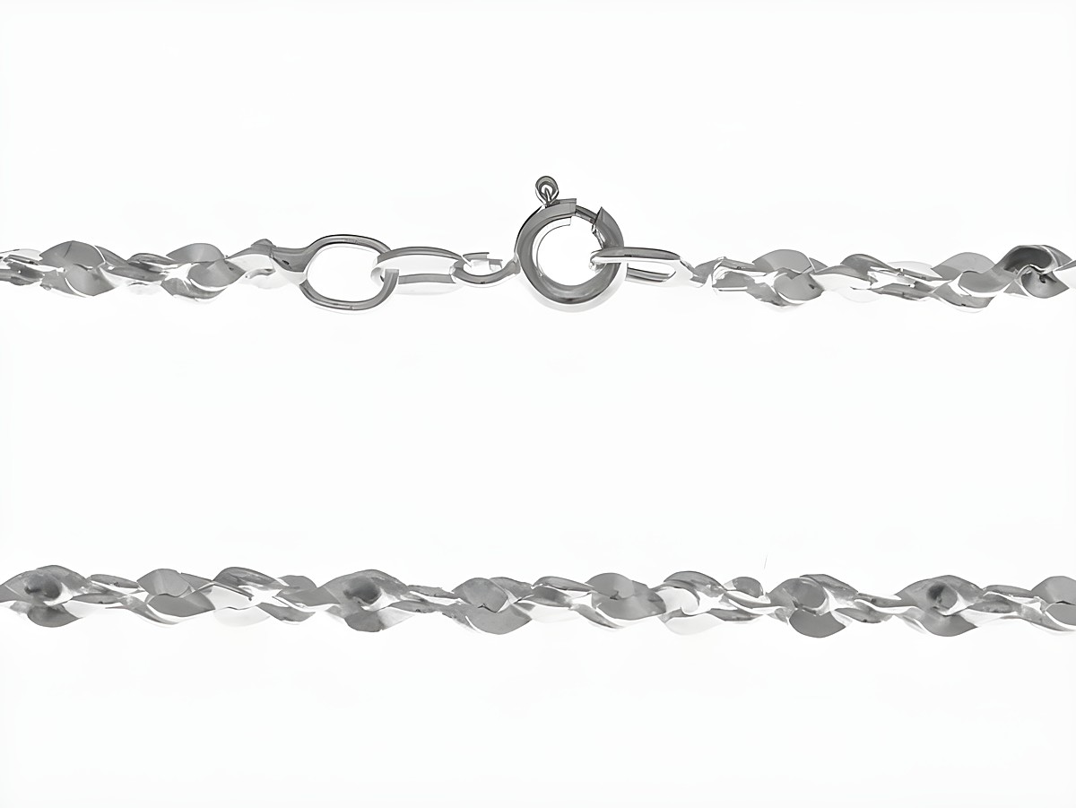 Silberkette aus Sterling Silber mit Fantasiemuster in der Größe 3,2 x 3,2 mm und einer Länge von 55 cm, hergestellt von Juwelier Harnisch, zeigt vielfältige Kettenmuster.