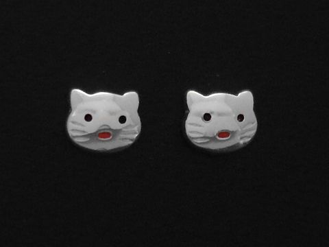 Niedliche Katze Ohrstecker aus Sterling Silber für Kinder, hergestellt von Juwelier Harnisch, mit einem detaillierten Katzenmotiv und glänzender Oberfläche.