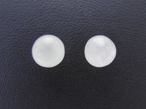 36468-0 Ohrringe Kugel aus Sterling Silber mit milchig weißen Achatsteinen von Juwelier Harnisch, elegant und zeitlos im Design. Ideal für jeden Anlass.