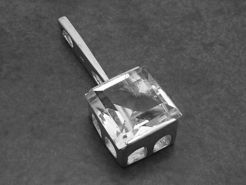 Silber Anhänger -Designer Stück- quadratisch mit Stein, Hersteller: Juwelier Harnisch, diverse Motive in edlem Design, ideal für stilvolle Akzente.
