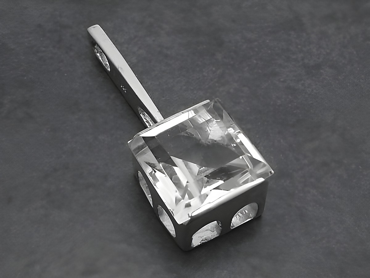 Silber Anhänger -Designer Stück- quadratisch mit Stein, Hersteller: Juwelier Harnisch, diverse Motive in edlem Design, ideal für stilvolle Akzente.