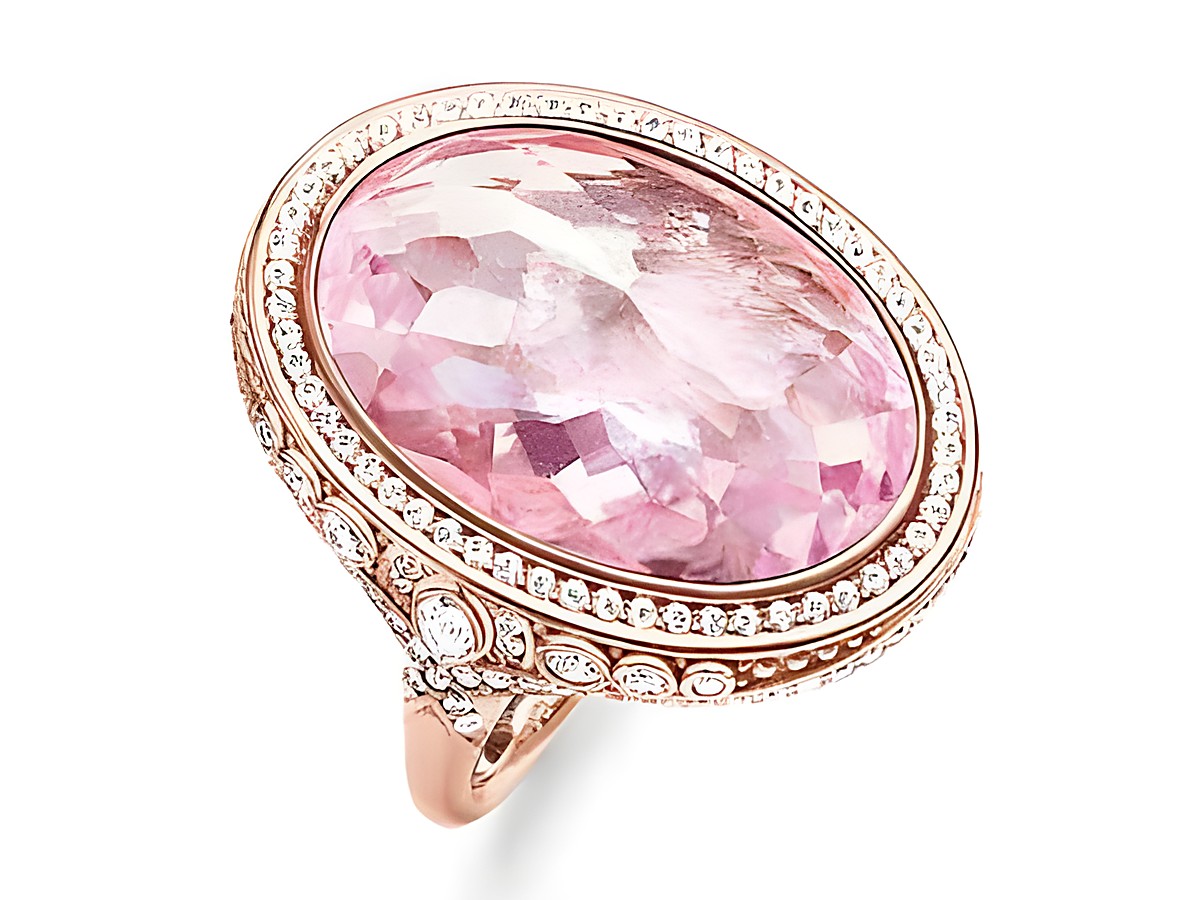 Ring von Thomas Sabo aus Sterling Silber mit vergoldeter Roségold-Oberfläche, synthetischem Korund in Pink und Zirkonia-Steinen, Größe 56.