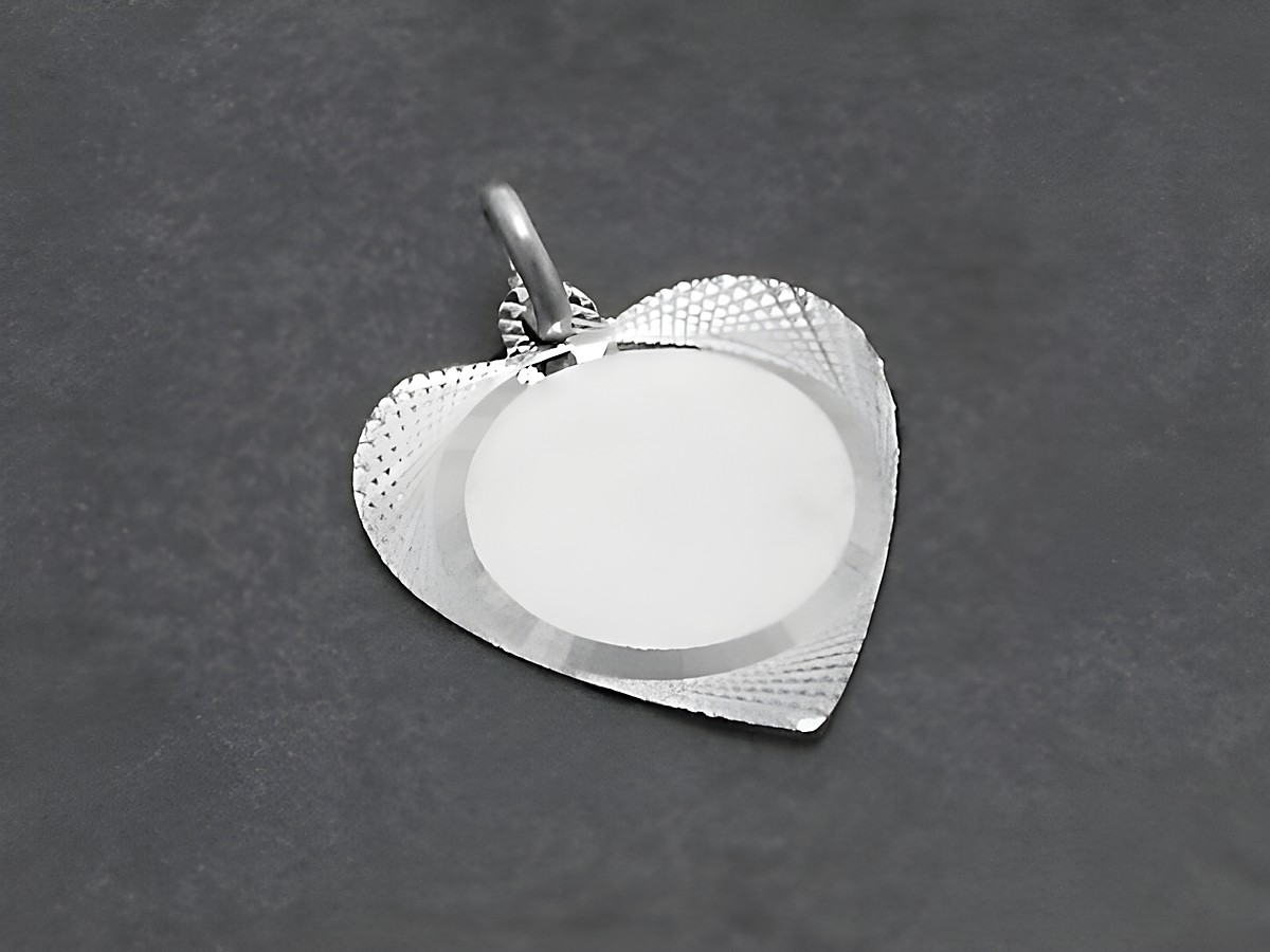Silber Anhänger Gravur-Anhänger Herz Form neu Hersteller Juwelier Harnisch schlicht, glänzende Oberfläche und runde Gravurfläche für persönliche Botschaften oder Namen.