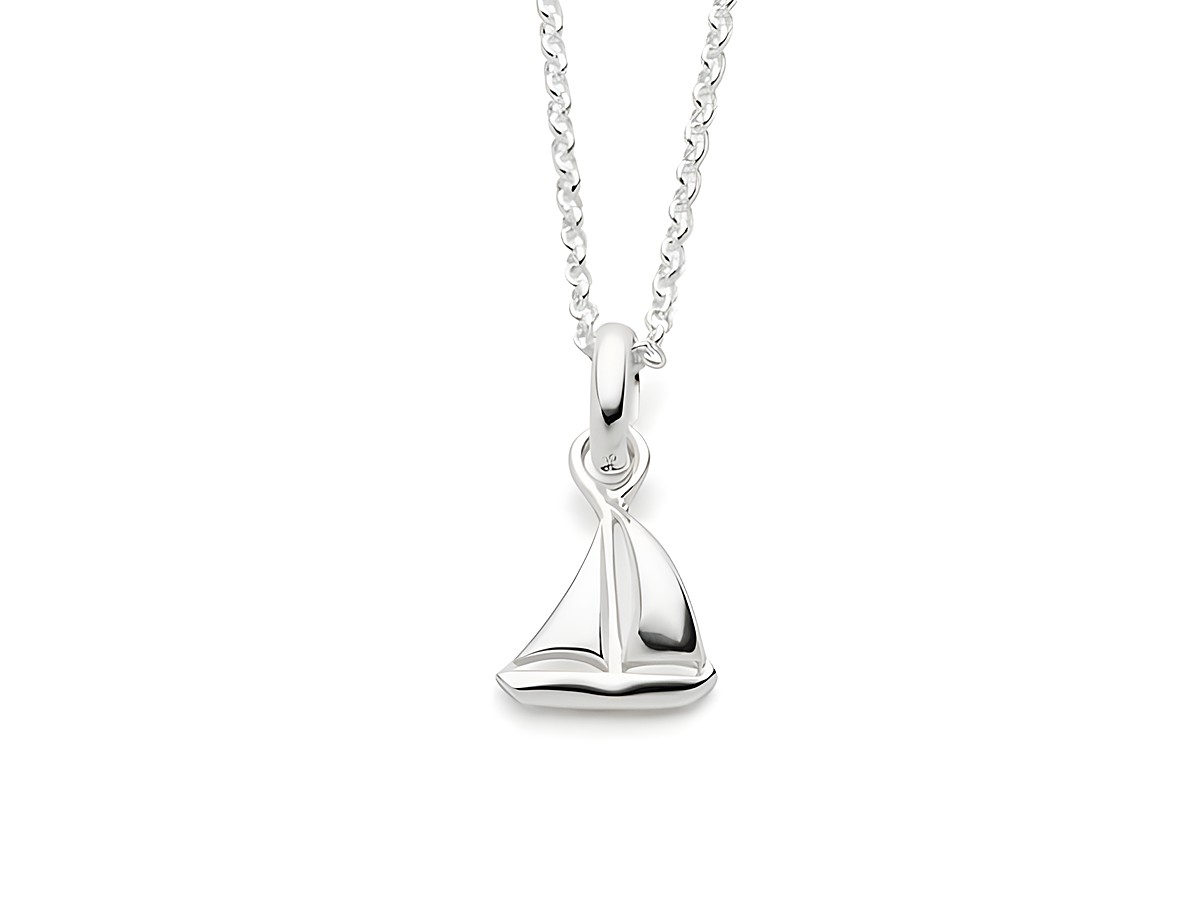 Sterling Silber Kette Ahoi mit einem eleganten Segelboot-Anhänger, poliert und 45 cm lang, von DUR. Ideal für maritime Liebhaber und stilvolle Akzente.