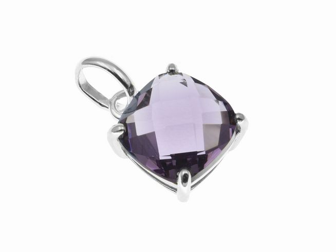 Ein Anhänger mit Kissenschliff in Violett, aus rhodiniertem Sterling Silber, gefertigt von Juwelier Harnisch, mit weiteren Steinen.
