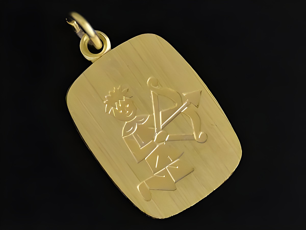 Gold 333 Sternzeichen Anhänger rechteckig Schütze mit eingravierter Darstellung eines Schützen, Hersteller Juwelier Harnisch, ideal als Geschenk für Liebhaber des Sternzeichens.
